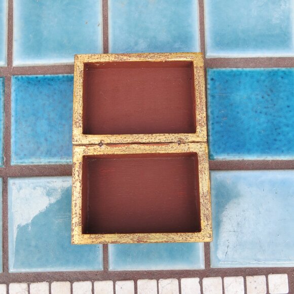 Vintage Italian St. Francis Hand Painted Wood Embossed Trinket Box - Picture 5 of 9